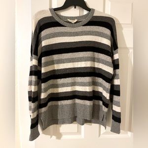 Womens sweater. Size X-Large. Black, white and gray.